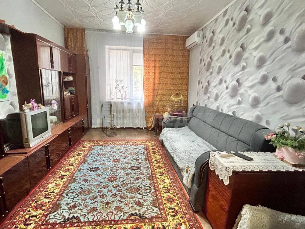 3-комнатная квартира, 65 м2 1/2 этаж, Театральная площадь, ул. Дзержинского - фото 1